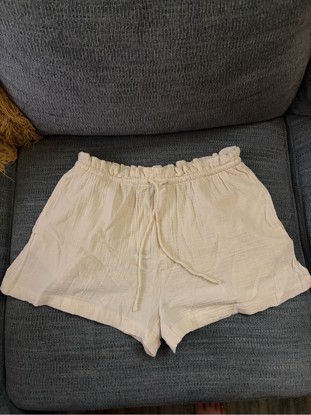 Universal Thread Cream Elastic Waist Drawstring Shorts